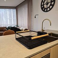 Deluxe 2BR apt Excellent Location Cityviews & Pool