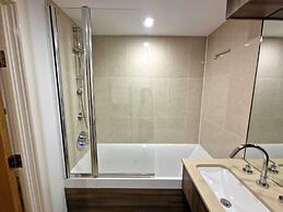 Central London Riverside Apartment