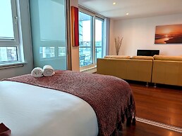 Central London Riverside Apartment