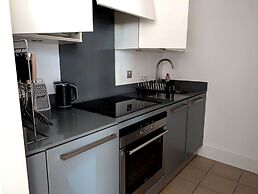 Central London Riverside Apartment