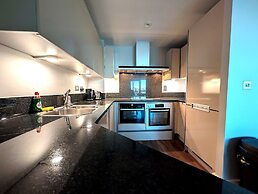 Central London Riverside Apartment