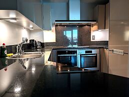 Central London Riverside Apartment