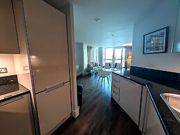 Central London Riverside Apartment