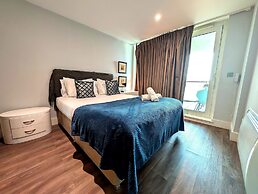 Central London Riverside Apartment