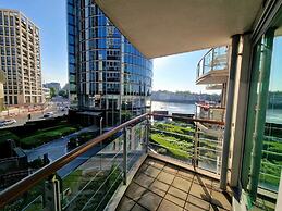 Central London Riverside Apartment