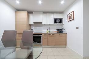 Central London Riverside Apartment