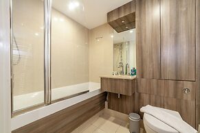 Central London Riverside Apartment