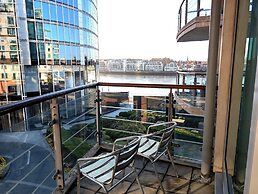 Central London Riverside Apartment
