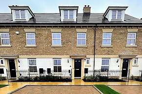 House - Sleeps 8 - Free Parking and Ps5