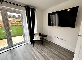 House - Sleeps 8 - Free Parking and Ps5