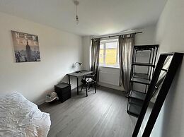 House - Sleeps 8 - Free Parking and Ps5