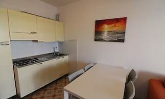 Spacious Flat by the Beach