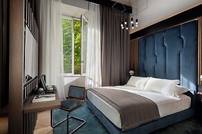 Arts & Crafts Luxury Suites by Amalia