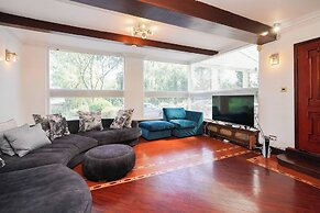 Spa Home With Swimming Pool, Hottub, and Sauna