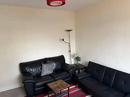 Tranquil Wolves Retreat With 4 Bedrooms