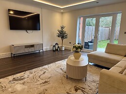 Beautiful 5 Bed House - Close to Windsor Castle