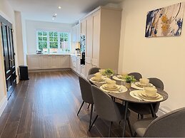 Beautiful 5 Bed House - Close to Windsor Castle