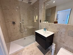 Beautiful 5 Bed House - Close to Windsor Castle