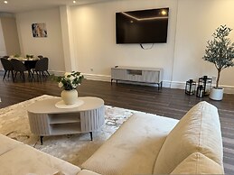 Beautiful 5 Bed House - Close to Windsor Castle