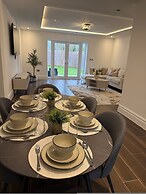 Beautiful 5 Bed House - Close to Windsor Castle