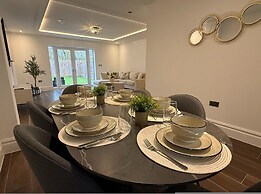 Beautiful 5 Bed House - Close to Windsor Castle