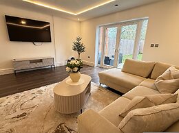 Beautiful 5 Bed House - Close to Windsor Castle