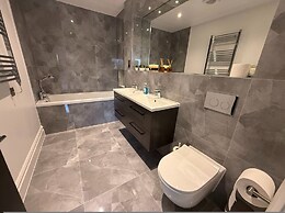 Beautiful 5 Bed House - Close to Windsor Castle