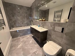 Beautiful 5 Bed House - Close to Windsor Castle