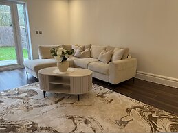 Beautiful 5 Bed House - Close to Windsor Castle