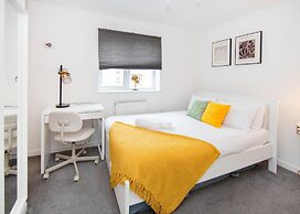 Stylish Town House - Located Close to Derby Centre