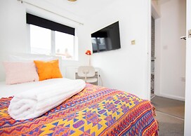 Stylish Town House - Located Close to Derby Centre