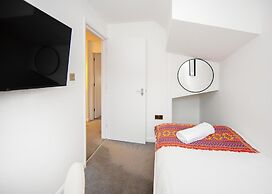 Stylish Town House - Located Close to Derby Centre
