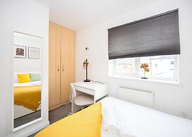 Stylish Town House - Located Close to Derby Centre