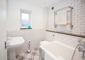 Stylish Town House - Located Close to Derby Centre