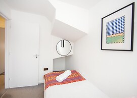 Stylish Town House - Located Close to Derby Centre