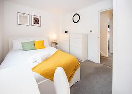 Stylish Town House - Located Close to Derby Centre