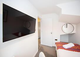 Stylish Town House - Located Close to Derby Centre