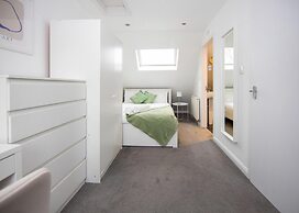 Stylish Town House - Located Close to Derby Centre