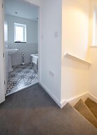 Stylish Town House - Located Close to Derby Centre