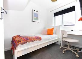 Stylish Town House - Located Close to Derby Centre