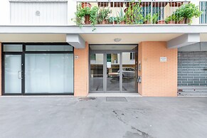 Guesthost - Il Salotto Blu - Appartamento Con Parcheggio