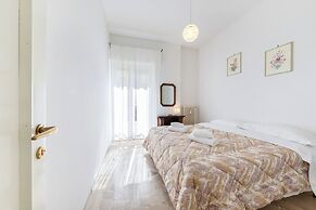 Guesthost - Il Salotto Blu - Appartamento Con Parcheggio