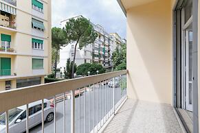 Guesthost - Il Salotto Blu - Appartamento Con Parcheggio