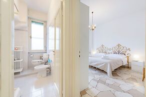 Guesthost - Il Salotto Blu - Appartamento Con Parcheggio