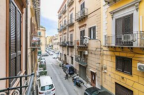 Guesthost - Teatro Massimo Roomy Flat With Covered Terrace