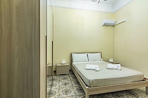 Guesthost - Teatro Massimo Roomy Flat With Covered Terrace
