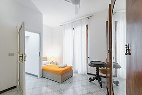 Guesthost - Piazza Pretoria Roomy Flat With Balconies X8