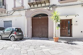 Guesthost - Piazza Pretoria Roomy Flat With Balconies X8