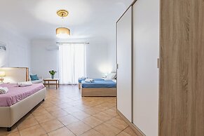 Guesthost - Piazza Pretoria Roomy Flat With Balconies X8