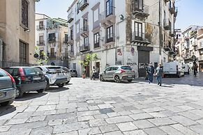 Guesthost - Piazza Pretoria Roomy Flat With Balconies X8